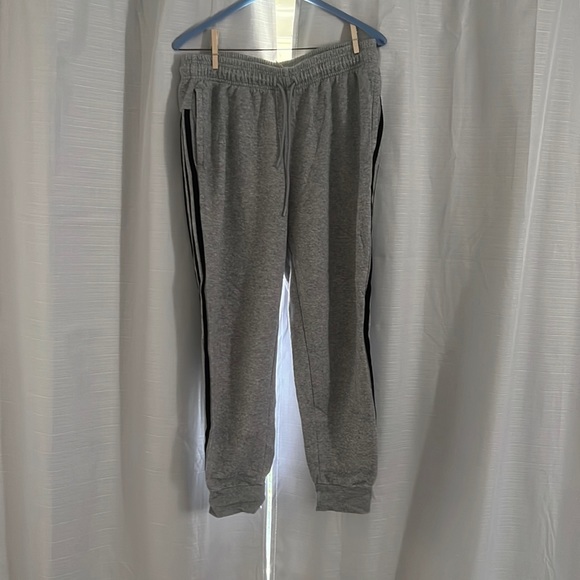 Woman’s Adidas sweatpants - Picture 1 of 3